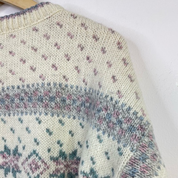 Eddie Bauer Cream Patterned Crew Neck Sweater - Picture 8 of 11